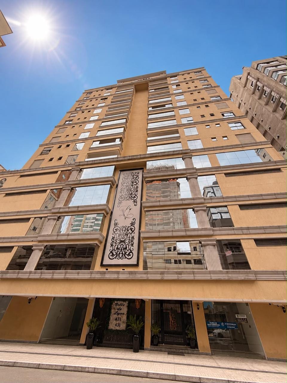 Apartamento 3 suítes mobiliado no Ed. Ville de Lyon, Meia Praia, Itapema