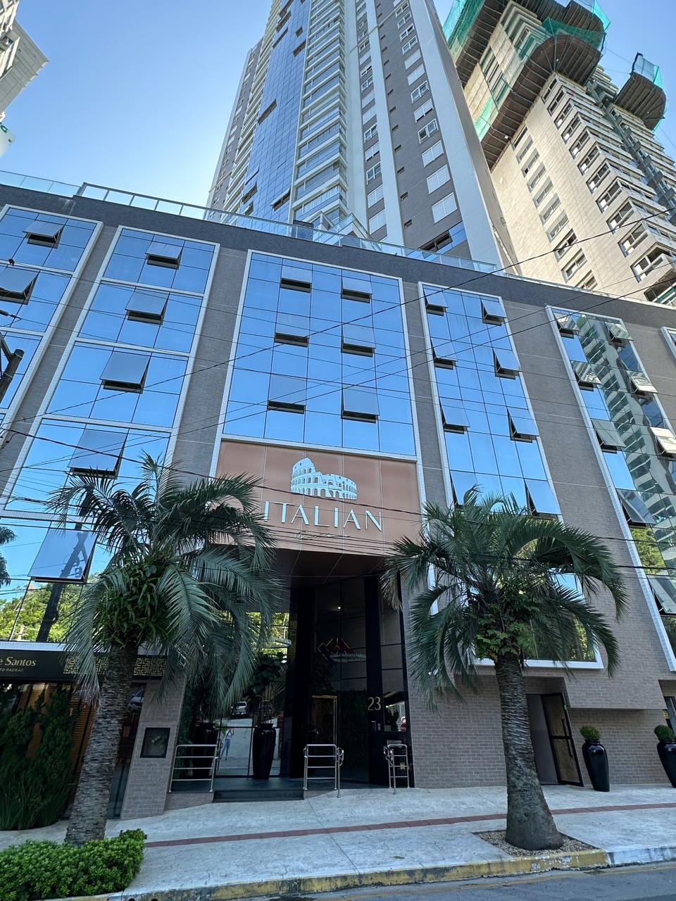 Apartamento 4 suítes mobiliado no Ed. Italian, Pioneiros, Balneário Camboriú
