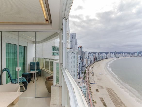 Apartamento 4 dormitórios mobiliado frente mar no Ed. Notting Hill, Barra Sul, Balneário Camboriú