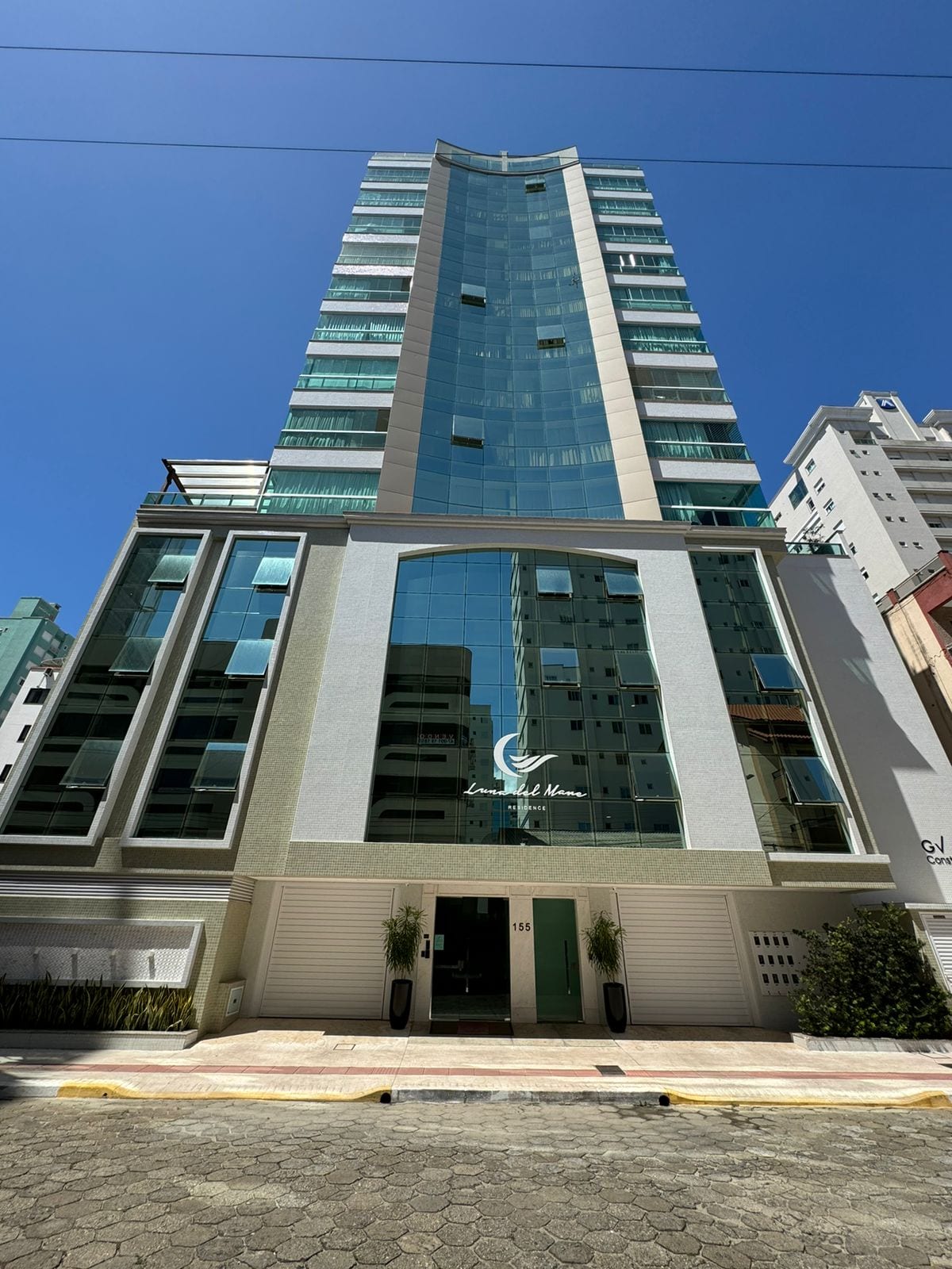 Apartamento 3 suítes mobiliado no Ed. Luna del Mare, Meia Praia, Itapema