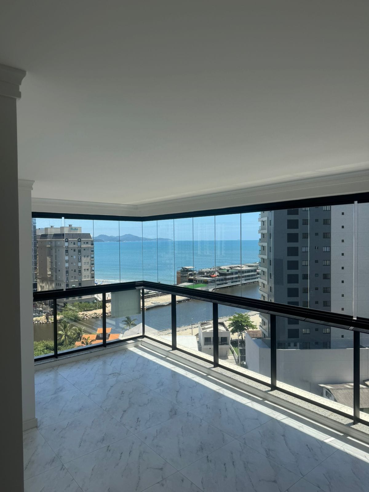 Apartamento 3 suítes mobiliado no Ed. Monte Hermon, Perequê, Porto Belo