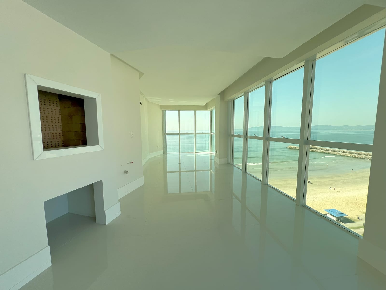Apartamento 4 suítes mobiliado frente mar no Ed. Riviera del Sol, Centro, Itapema