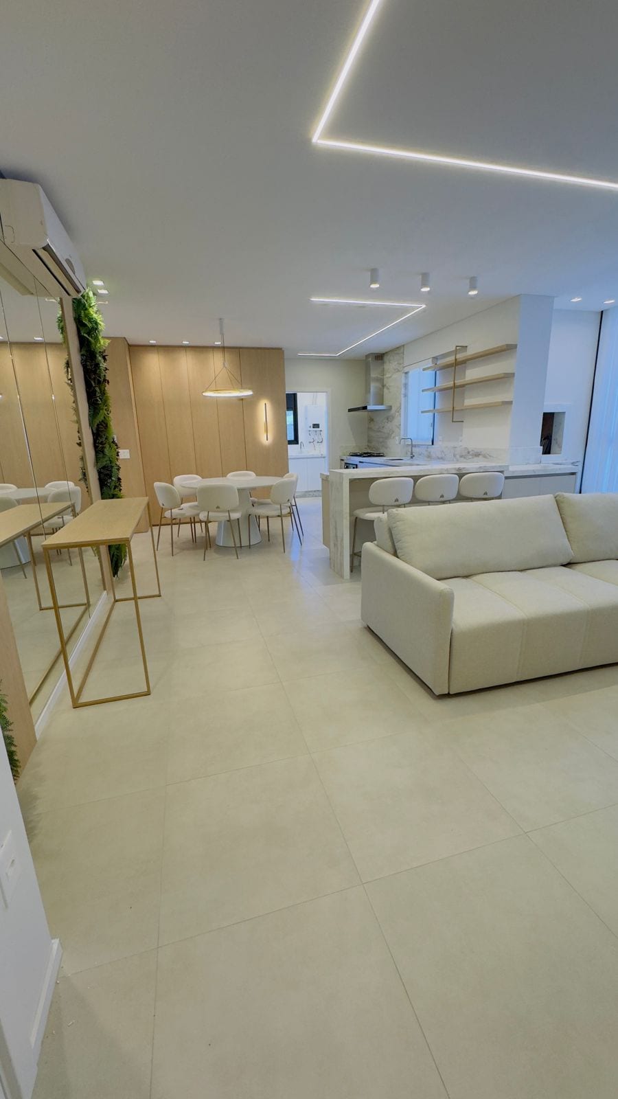 Apartamento 3 suítes no Residencial Dom Arthur, Canto da Praia, Itapema