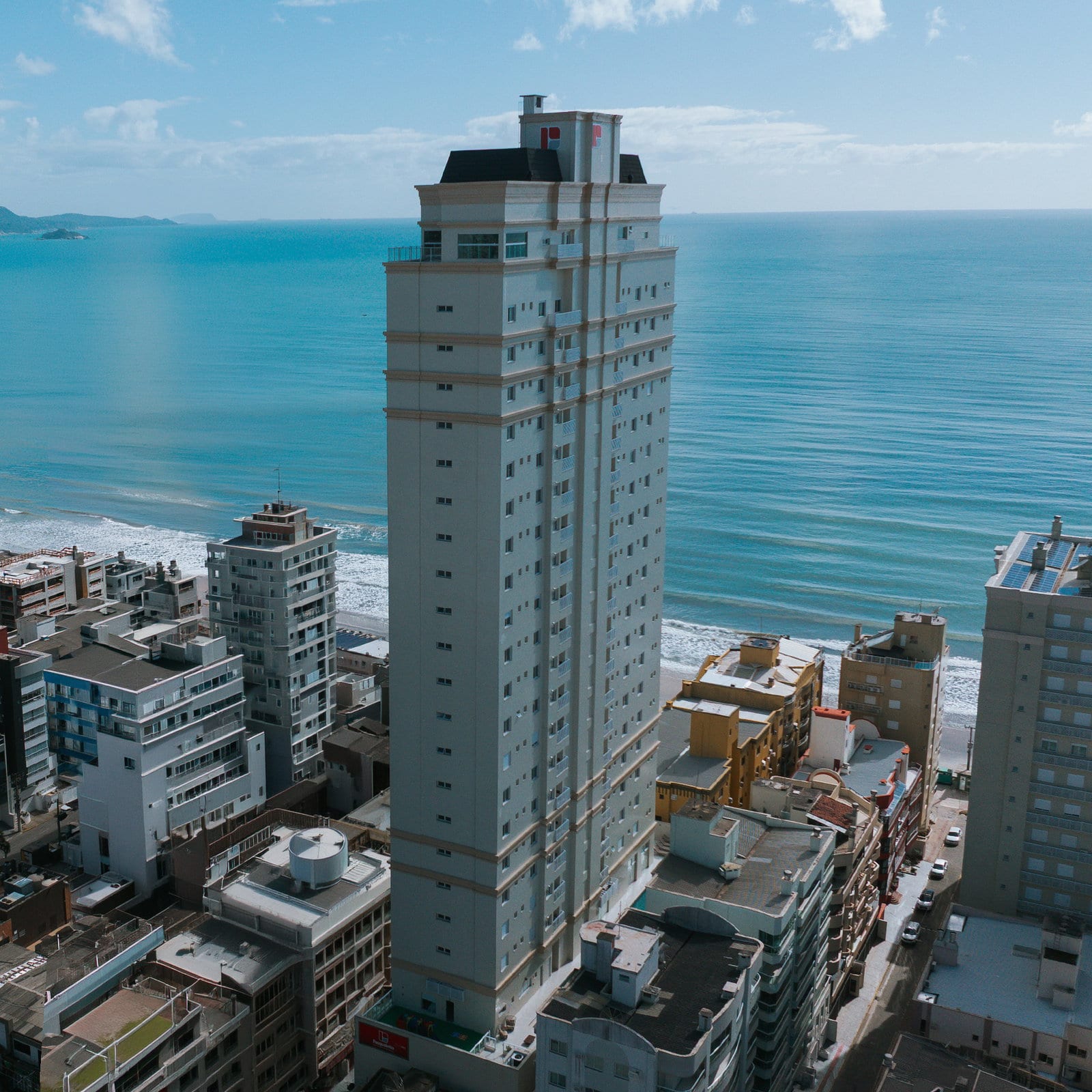 Apartamento 6 dormitórios mobiliado no Ed. Grand Provence, Meia Praia, Itapema