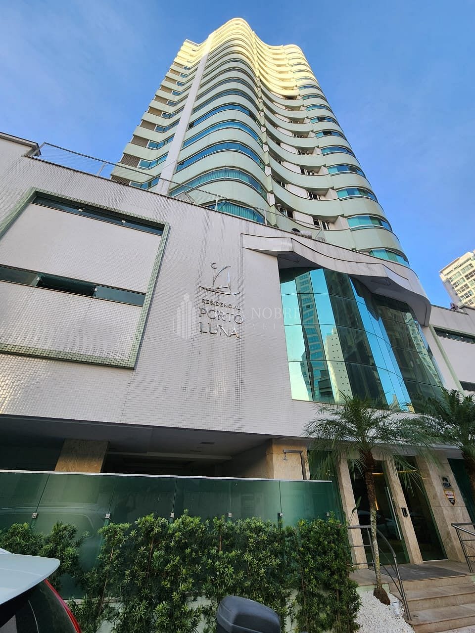 Apartamento 3 dormitórios mobiliado no Ed. Porto Luna, Centro, Balneário Camboriú