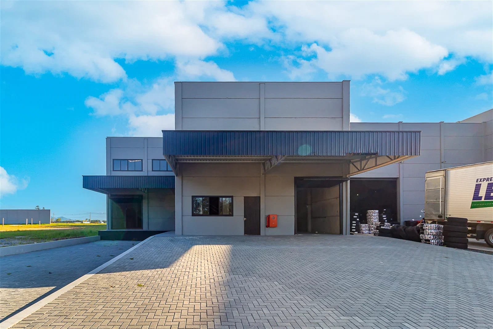 Galpão mobiliado no ABC Business Park, Perequê, Porto Belo
