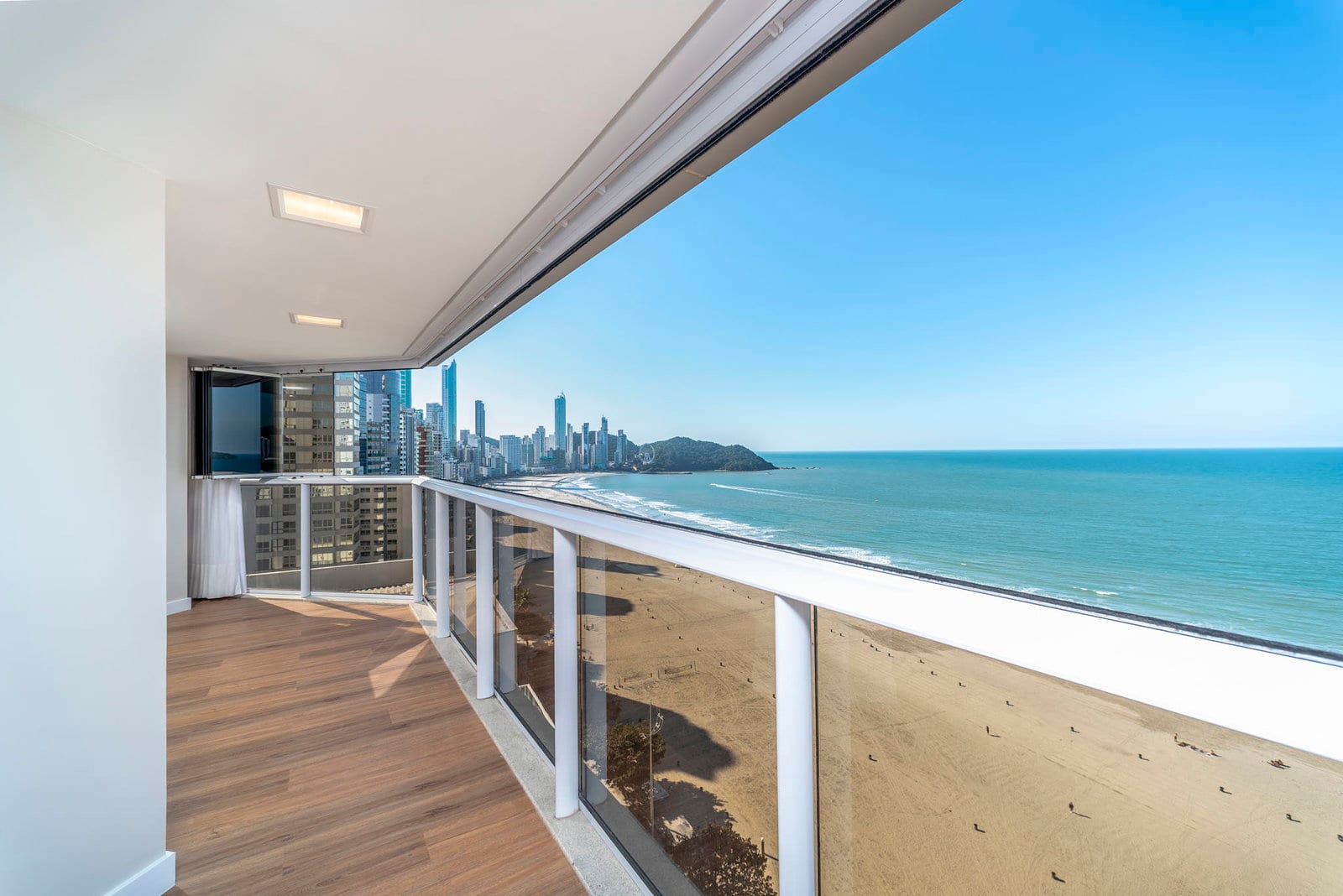 Apartamento 4 suítes mobiliado no Ed. Maria Eduarda, Centro, Balneário Camboriú
