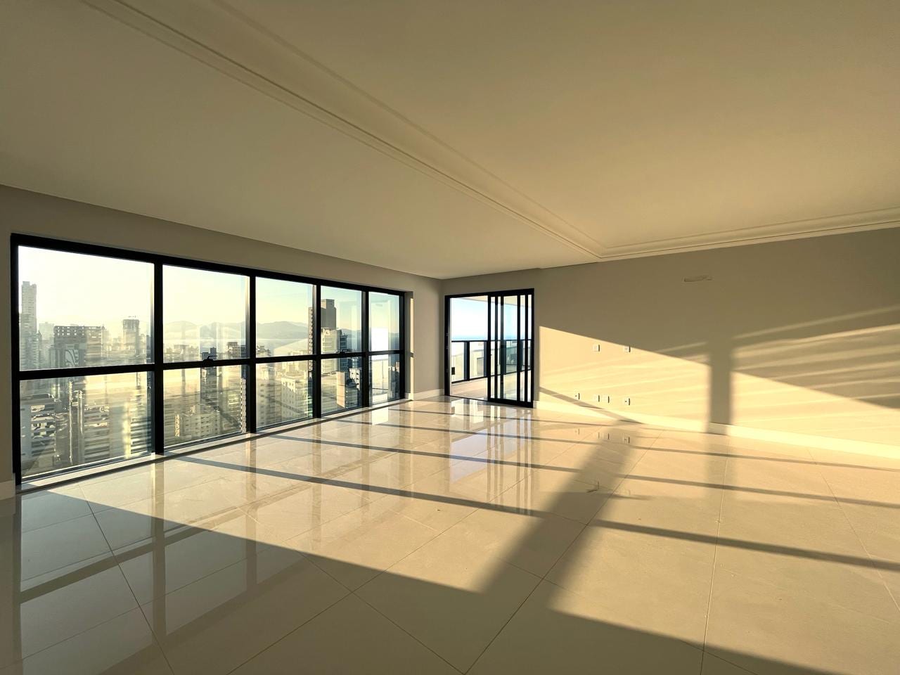 Apartamento 4 suítes mobiliado no Paramount Tower, Morretes, Itapema