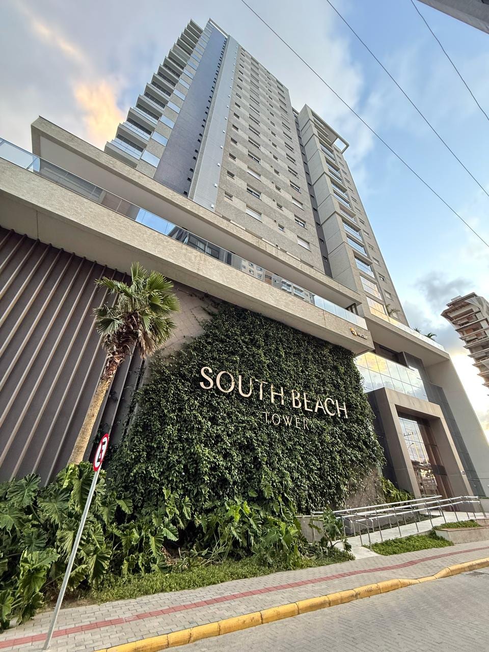 Apartamento 2 suítes mobiliado no Ed. South Beach, Itacolomi, Balneário Piçarras