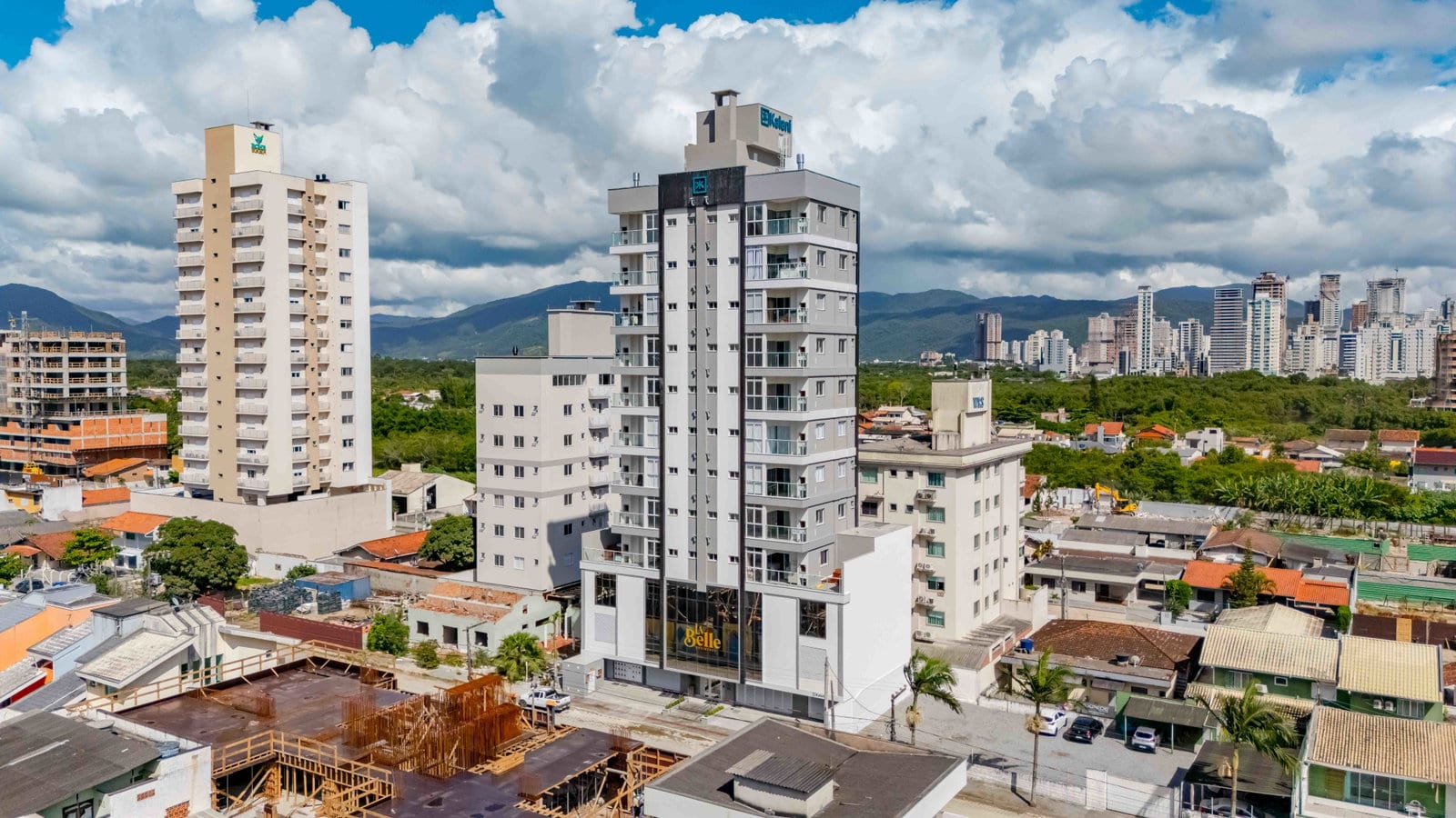 Apartamento 1 suíte mobiliado no Ed. La Belle, Perequê, Porto Belo