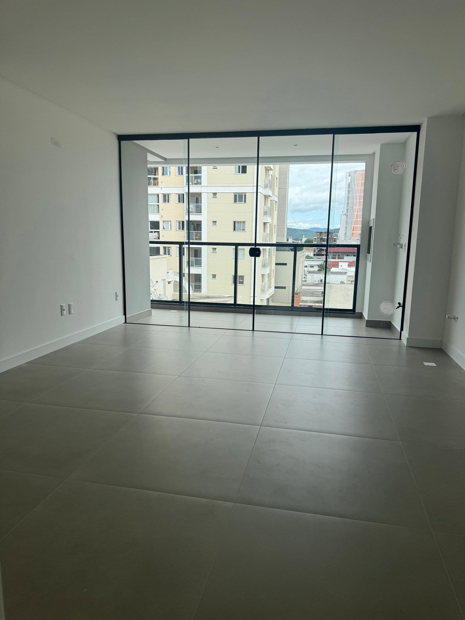 Apartamento 2 dormitórios no Ed. Coral Way, São Francisco de Assis, Camboriú