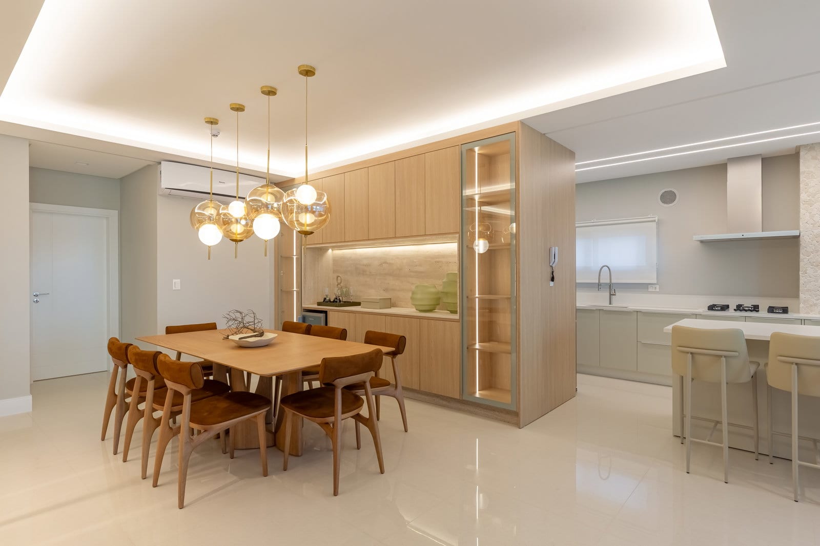 Apartamento 4 suítes mobiliado no Residencial Villa de Siena, Meia Praia, Itapema