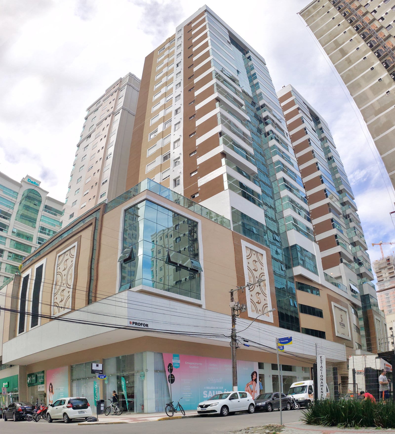 Apartamento 3 suítes mobiliado no Siena Tower, Meia Praia, Itapema