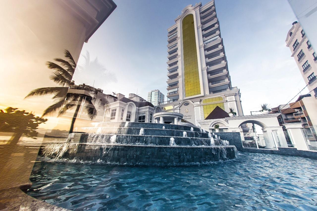Apartamento 4 suítes frente mar no Ed. Magnifique Imperiale, Meia Praia, Itapema