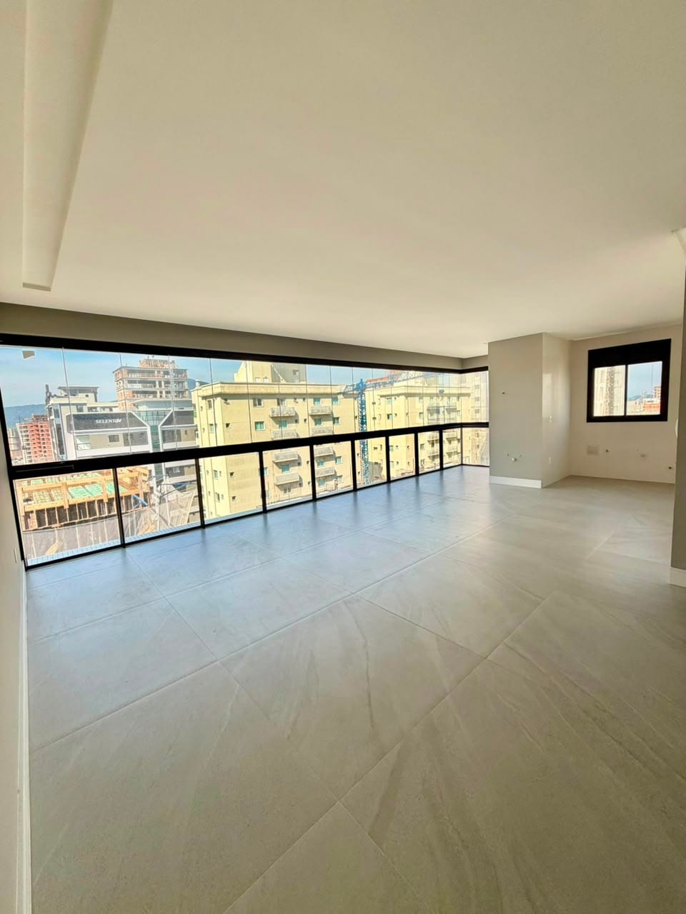 Apartamento 3 suítes mobiliado no Ed. Libreville, Perequê, Porto Belo