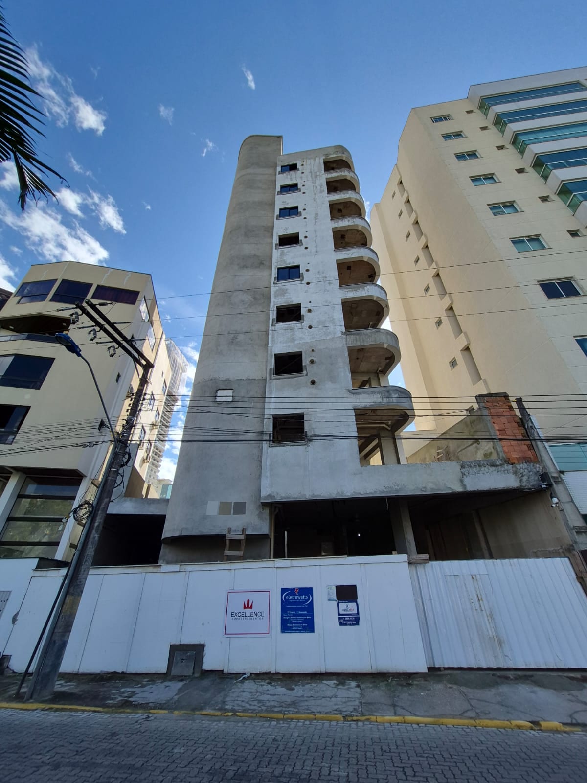 Apartamento 2 suítes mobiliado no Ed. Barcelona, Centro, Itapema