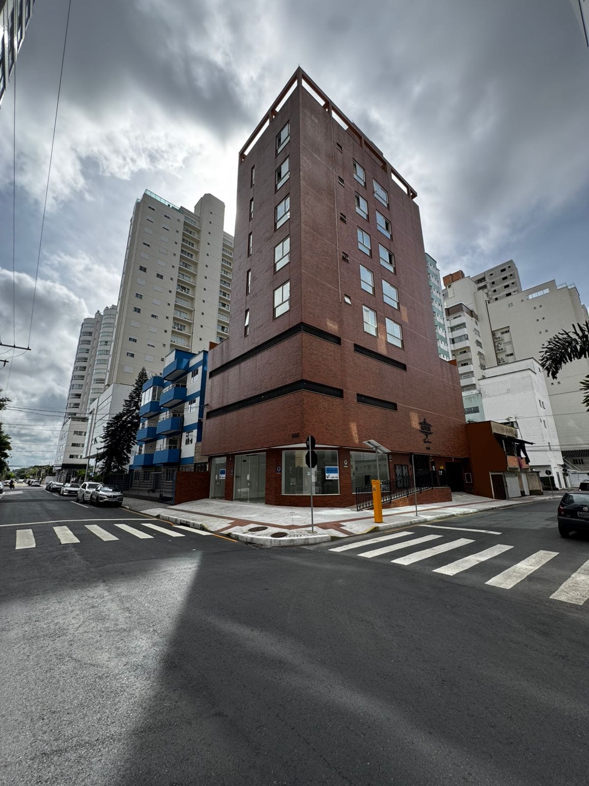 Apartamento 3 dormitórios mobiliado para locação anual no Ed. Kotor, Centro, Balneário Camboriú