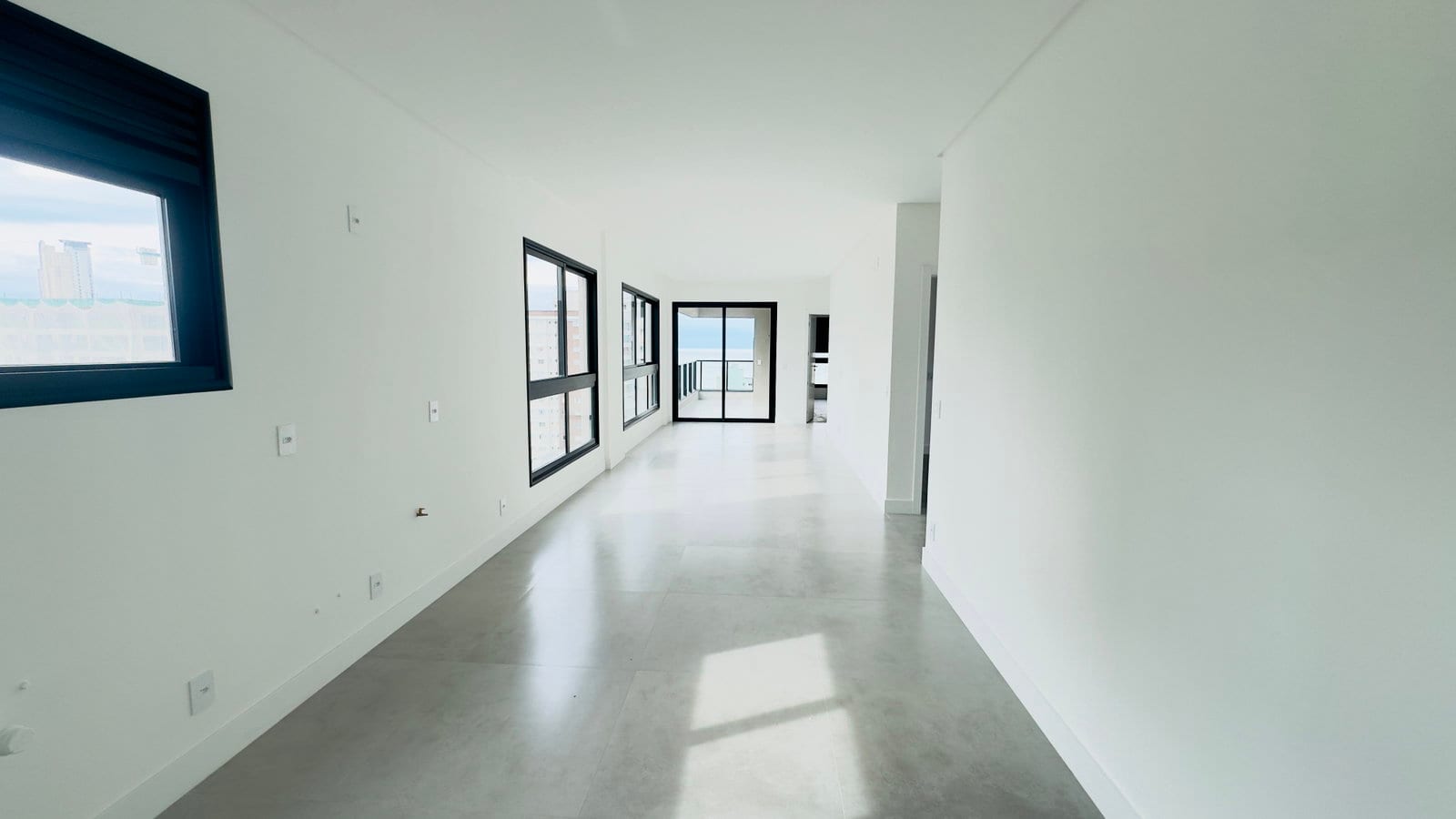 Apartamento 4 suítes no Ed. Piazza Zilli, Centro, Itapema