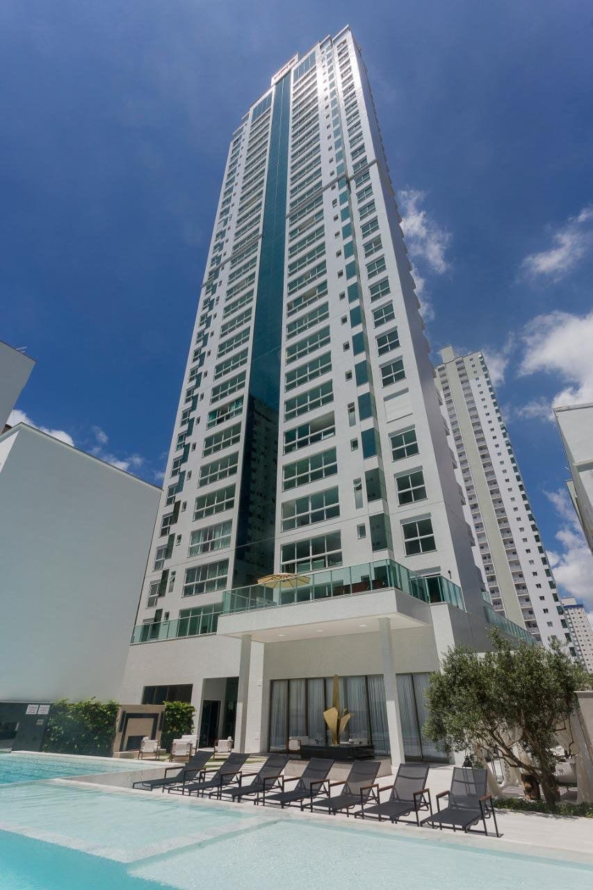 Apartamento 3 suítes mobiliado no Ed. Le Portier, Centro, Balneário Camboriú