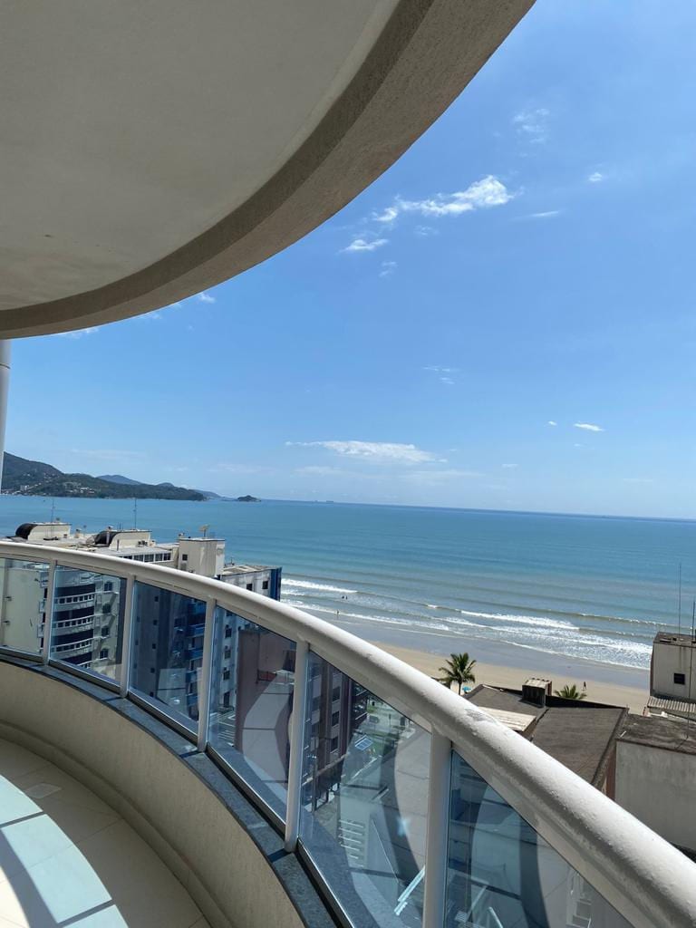 Apartamento 4 suítes mobiliado no Ed. Mount Everest, Meia Praia, Itapema