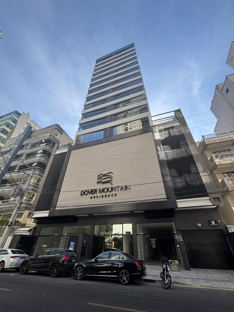 Apartamento 3 suítes mobiliado vista mar no Residencial Dover Mountain, Meia Praia, Itapema