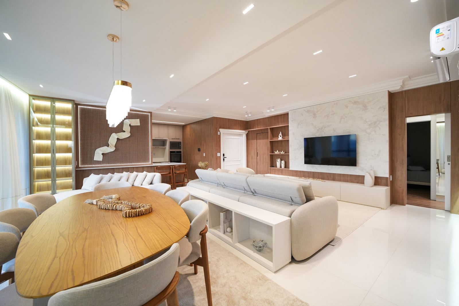 Apartamento 4 suítes mobiliado na Rua 313, Meia Praia, Itapema
