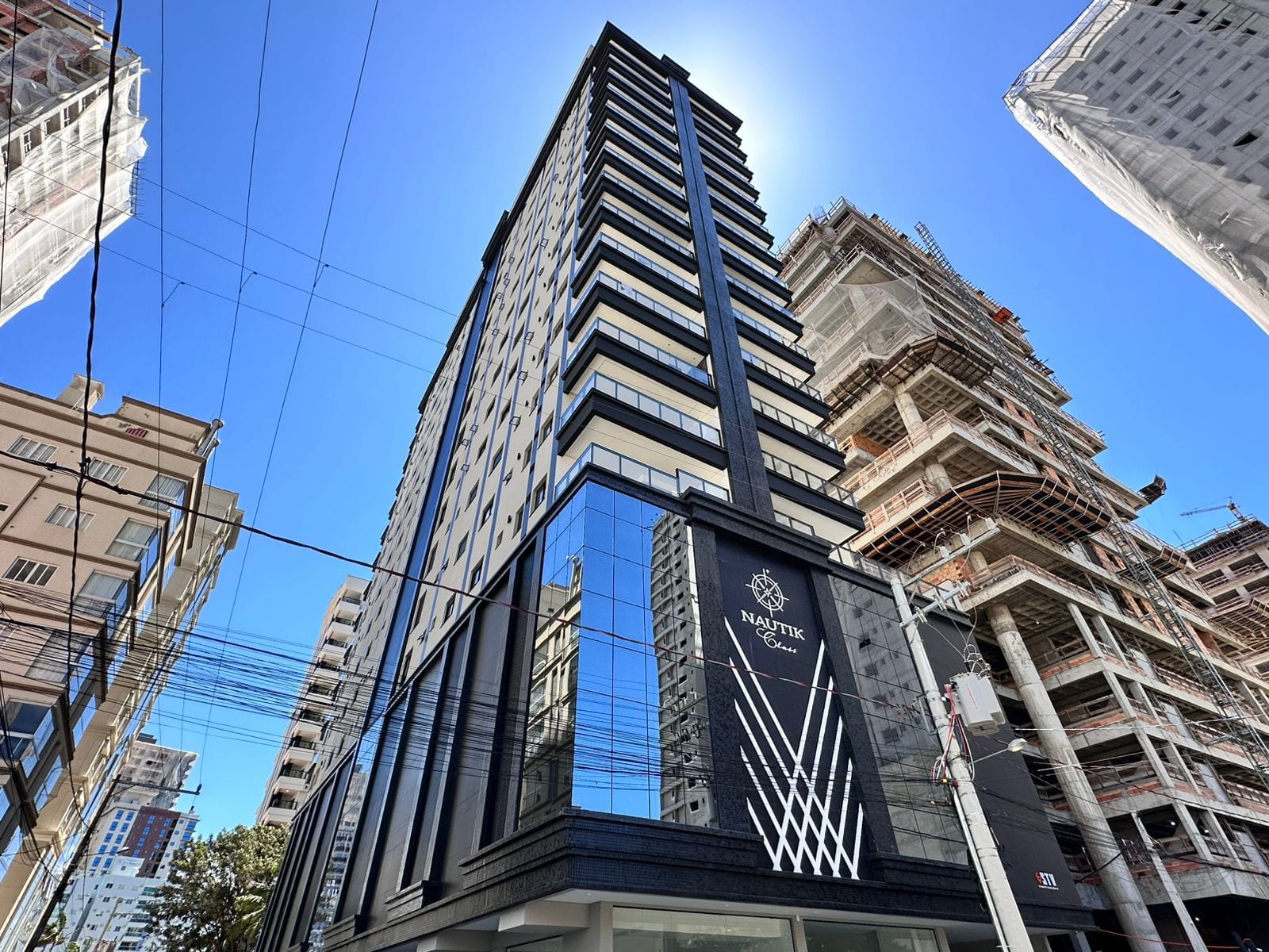 Apartamento 3 suítes mobiliado no Residencial Nautik Class, Perequê, Porto Belo