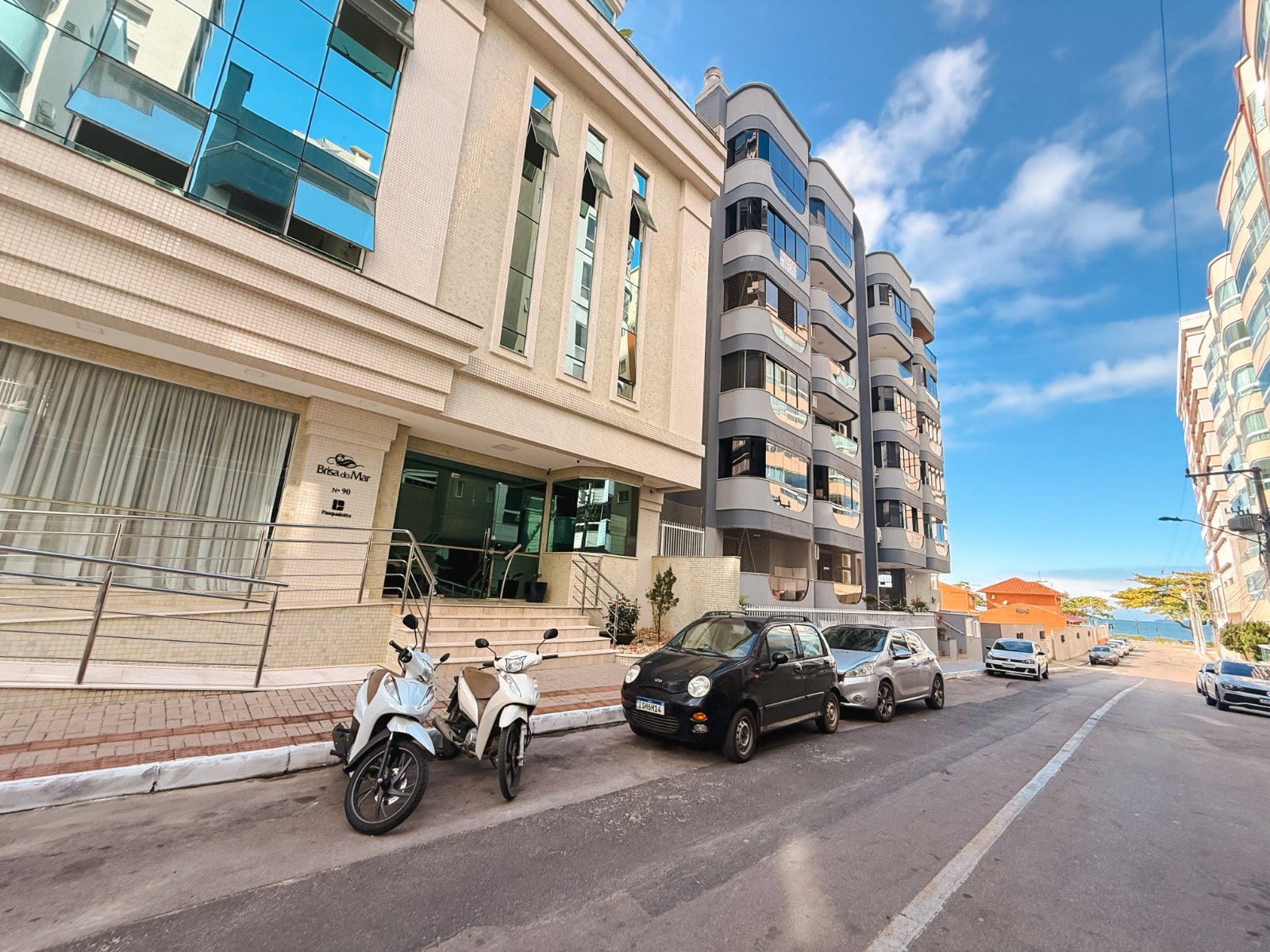 Apartamento 4 suítes mobiliado no Ed. Brisa do Mar, Centro, Itapema