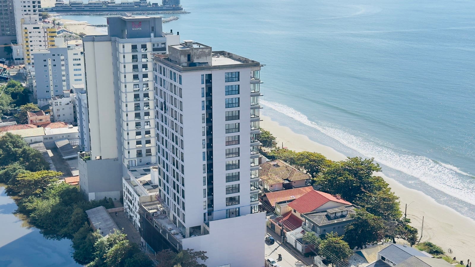 Apartamento 3 suítes no Ed. Amrita Apartments, Perequê, Porto Belo