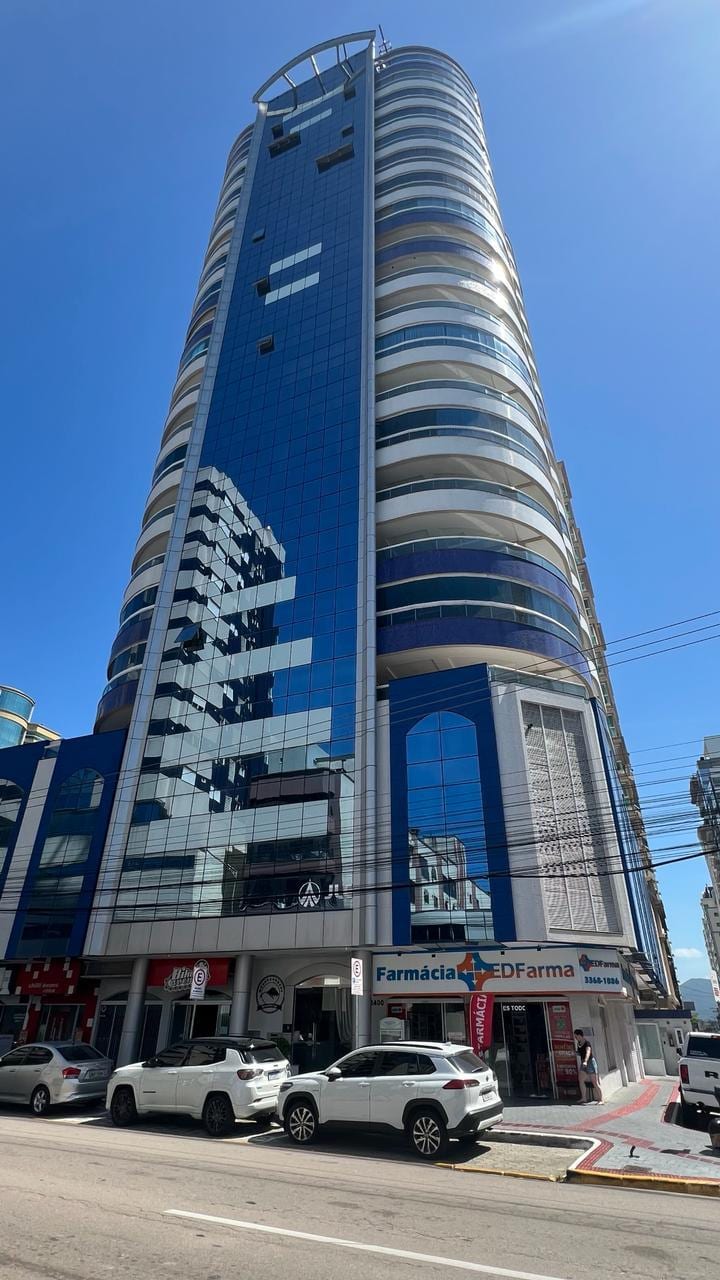 Apartamento 4 suítes mobiliado no Ed. Mount Everest, Meia Praia, Itapema