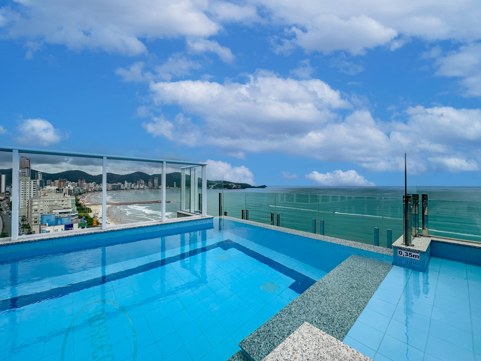 Apartamento 4 suítes no Ed. Château de Florence, Morretes, Itapema
