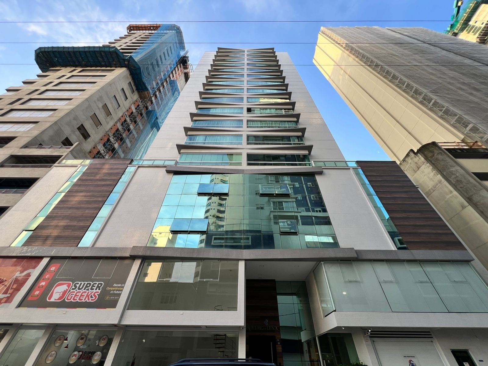 Apartamento 3 dormitórios mobiliado no Ed. Rovere Della Luna, Centro, Balneário Camboriú