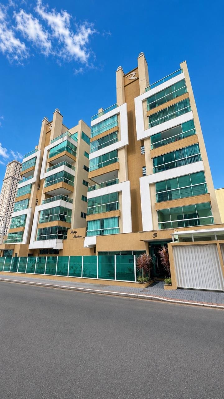 Apartamento 2 suítes mobiliado no Ed. Reality, Meia Praia, Itapema