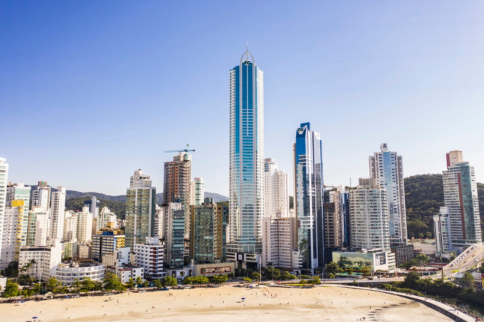 Apartamento 3 suítes mobiliado no Ed. Infinity Coast, Pioneiros, Balneário Camboriú