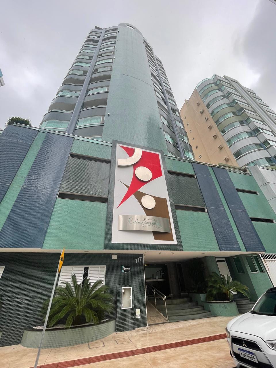 Apartamento 3 dormitórios mobiliado no Ed. Costa D'Esmeralda, Barra Sul, Balneário Camboriú