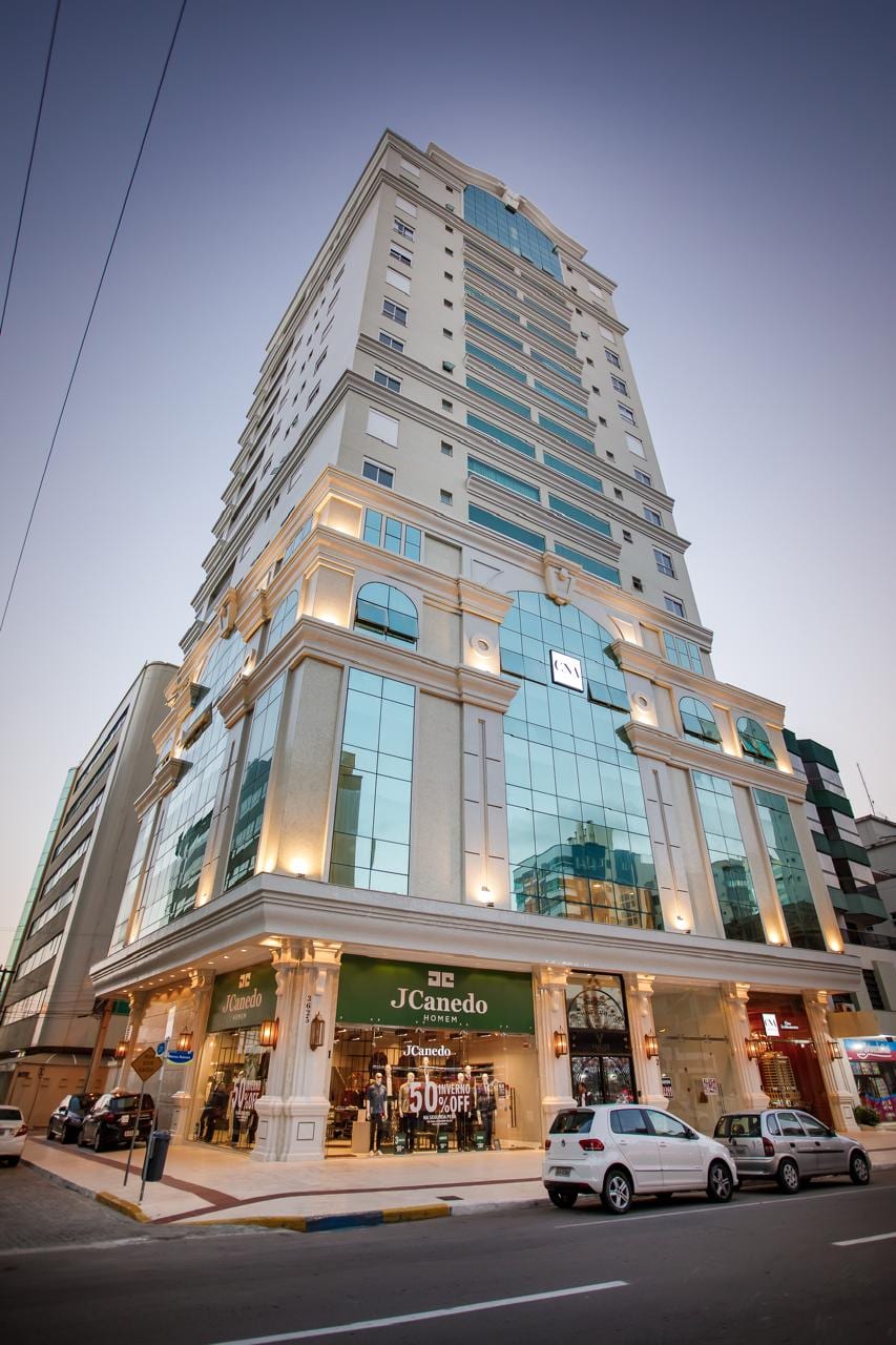 Apartamento 4 suítes mobiliado vista mar no Ed. Vogue, Meia Praia, Itapema