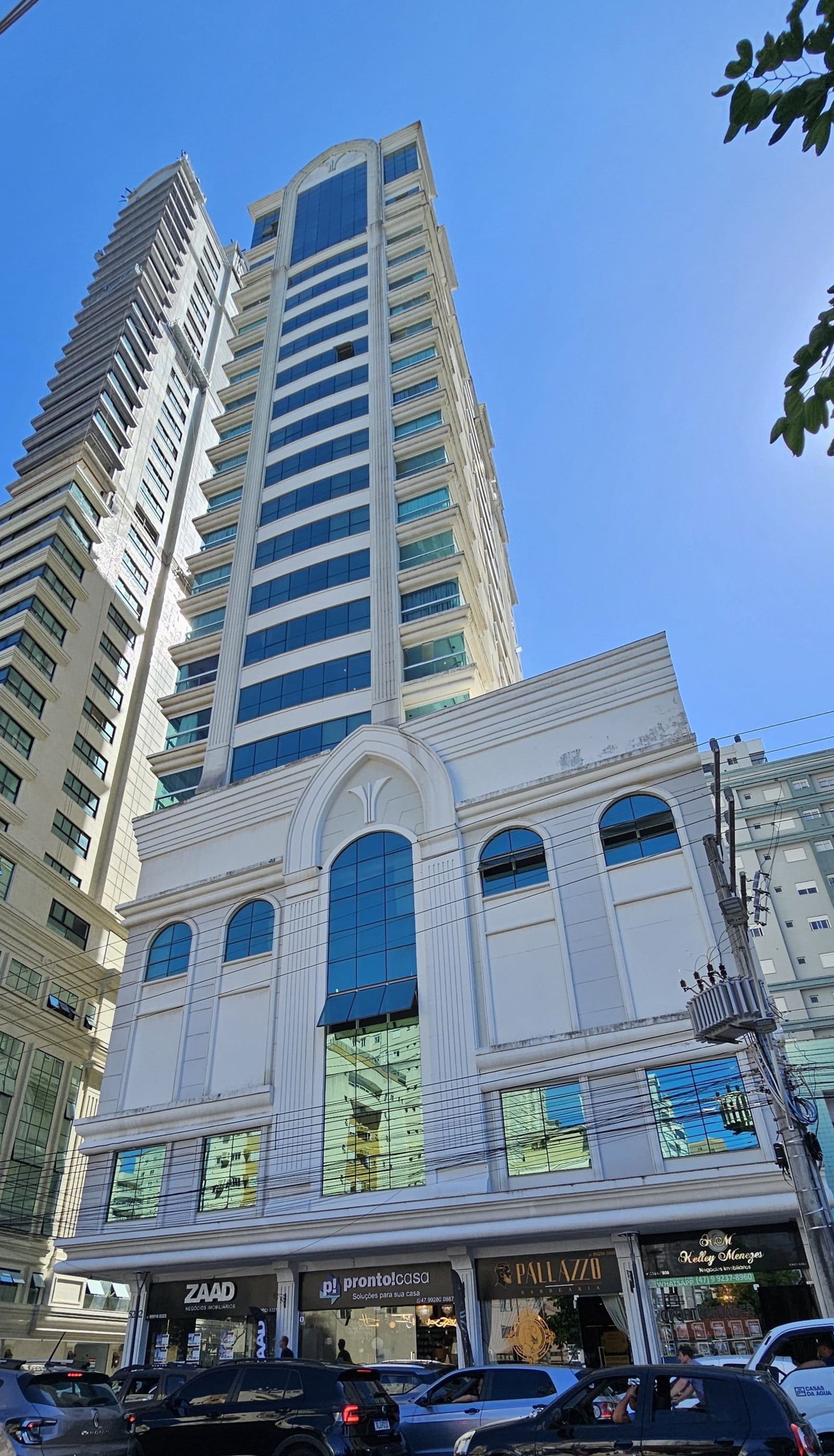 Apartamento 4 suítes mobiliado no Le Lis Blanc Residence, Meia Praia, Itapema