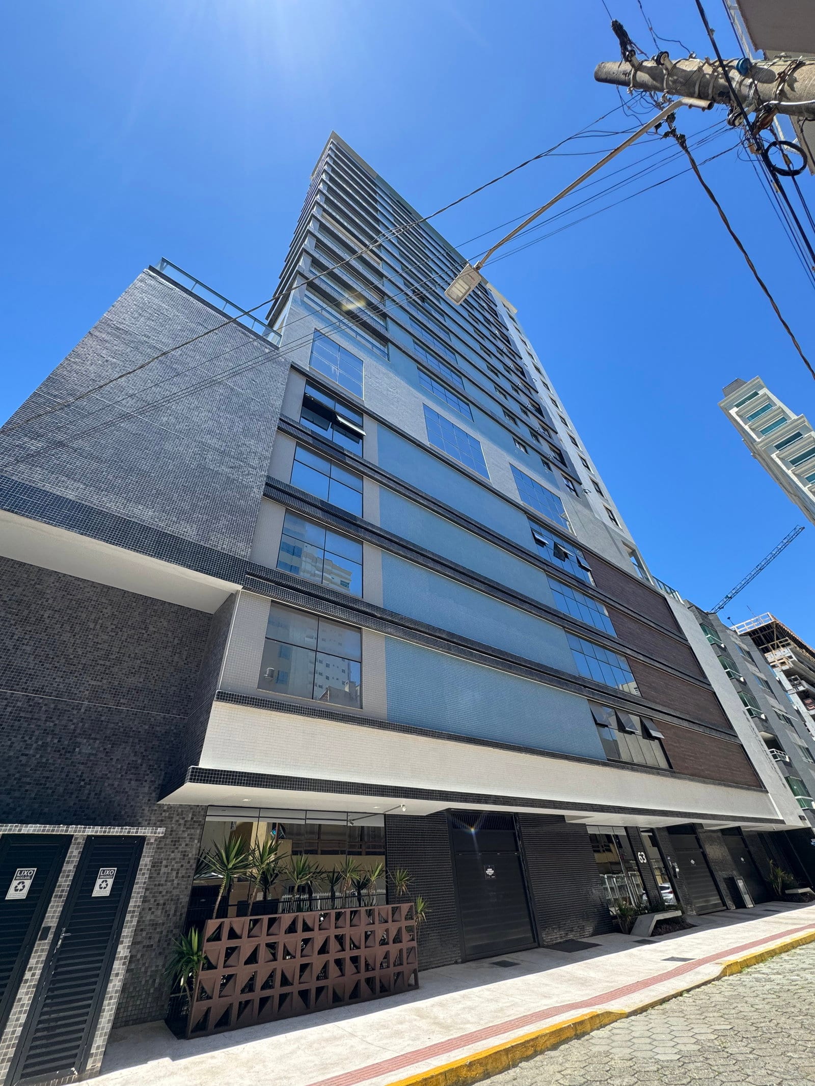 Apartamento 4 suítes no Ed. Beach House, Meia Praia, Itapema