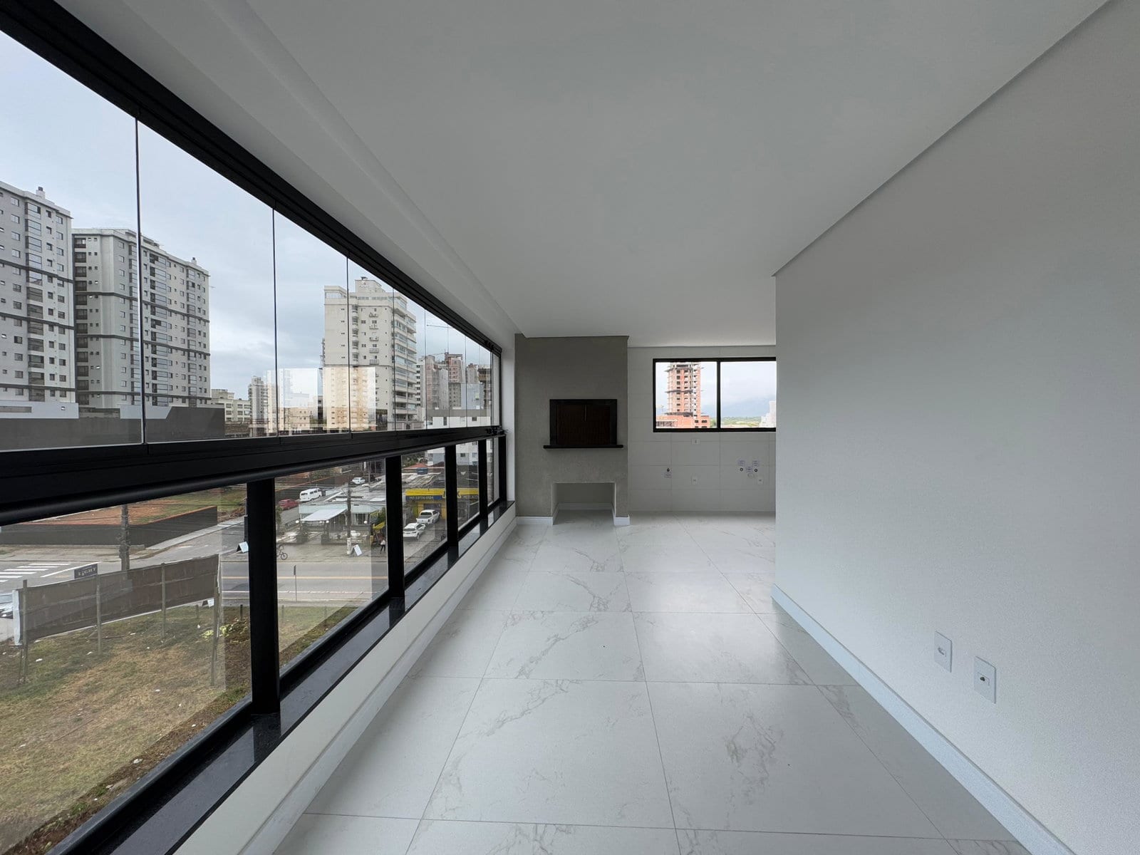 Apartamento 3 dormitórios mobiliado no Ed. Belize, Perequê, Porto Belo