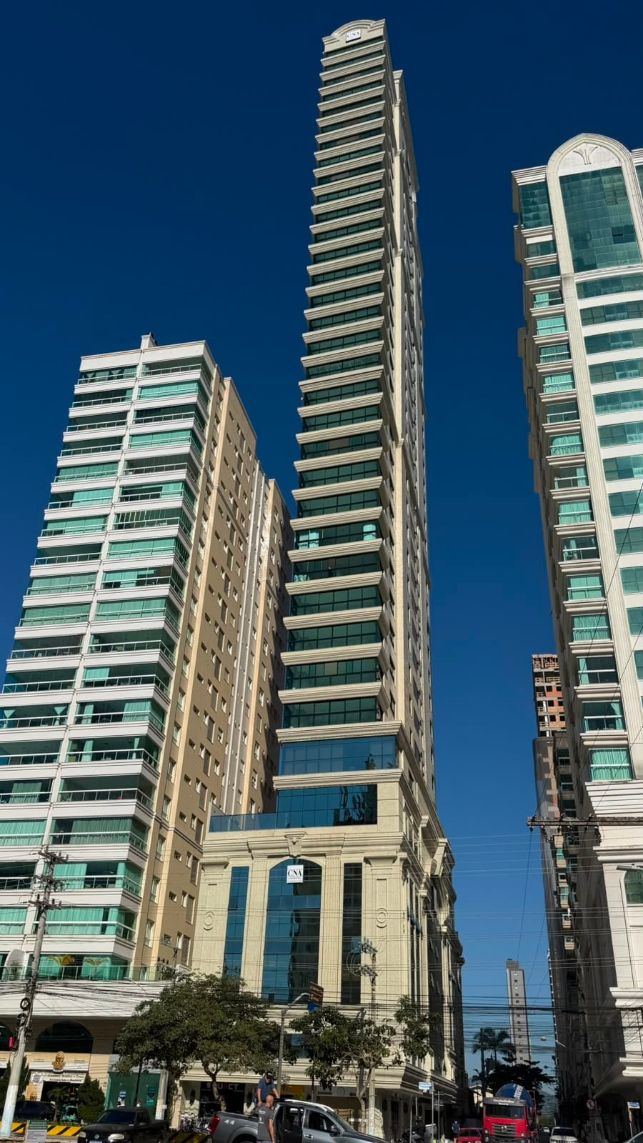 Apartamento 4 suítes mobiliado no Ed. Palácio Triunfo, Castelo Branco, Itapema