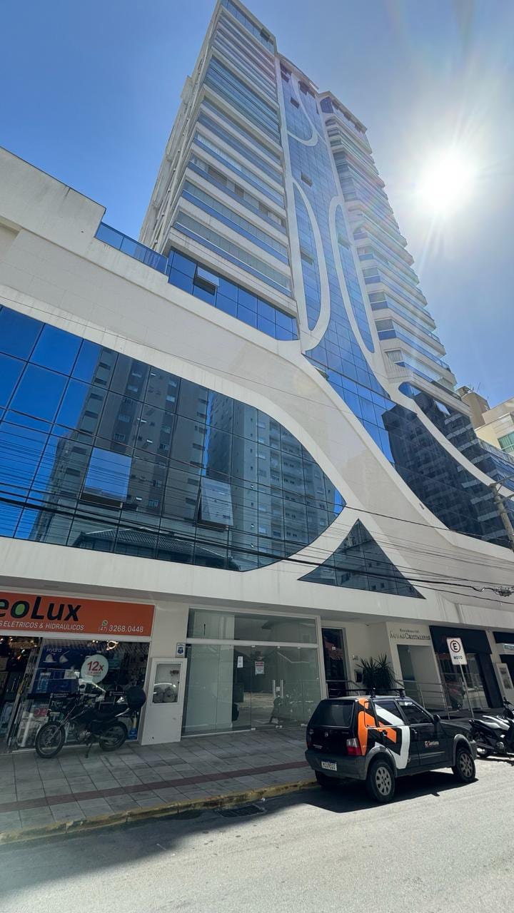 Apartamento 4 suítes mobiliado frente mar no Ed. Águas Cristalinas, Meia Praia, Itapema