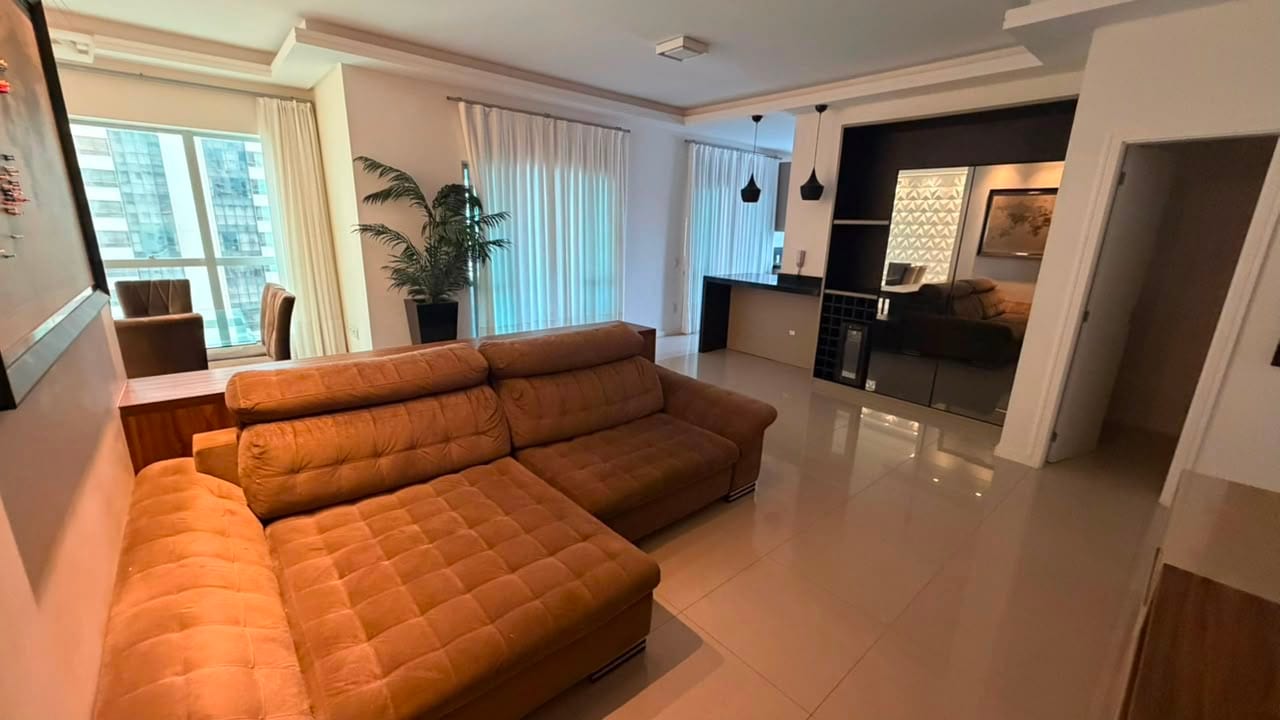 Apartamento 4 suítes mobiliado no Golden Gate Residence, Meia Praia, Itapema