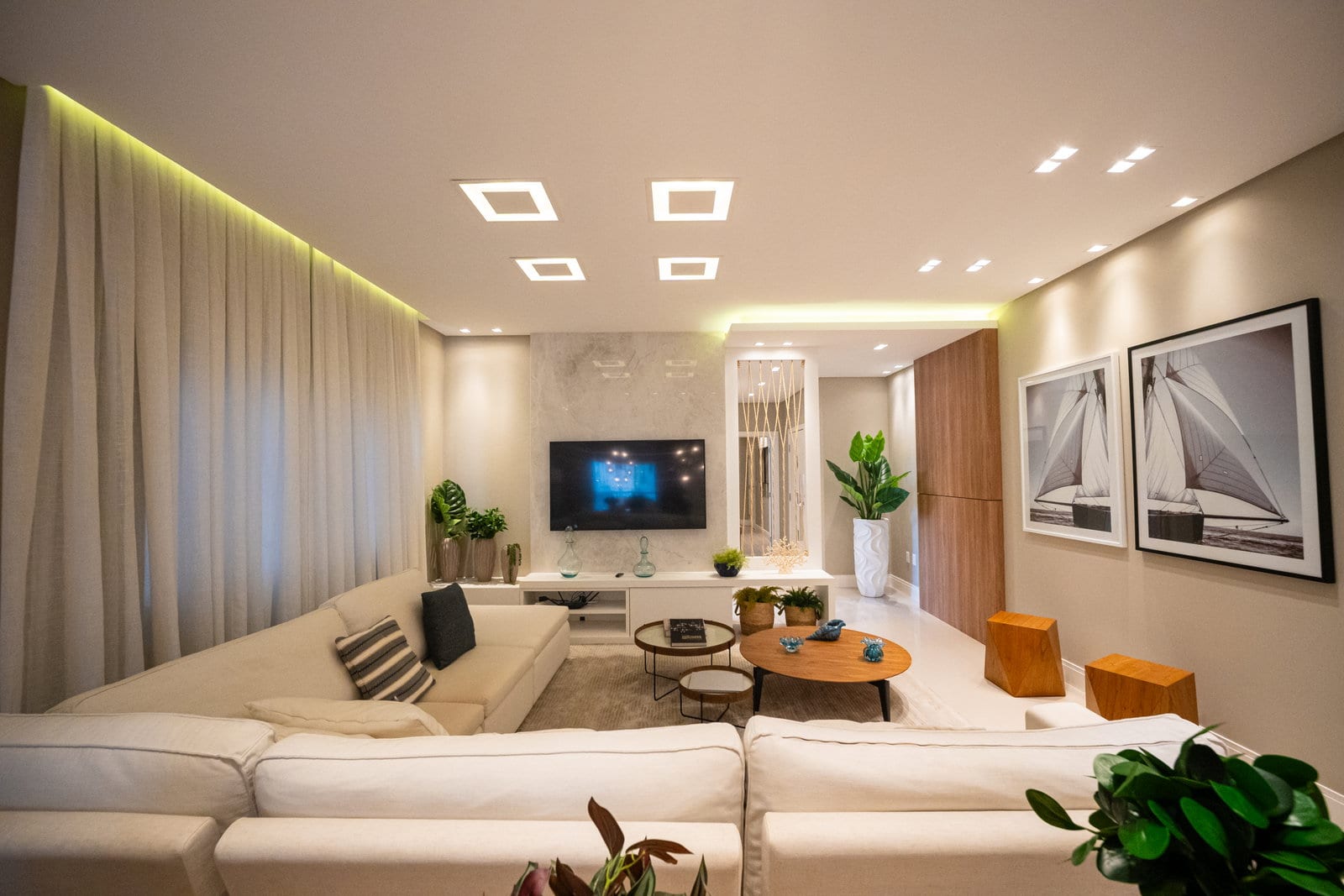 Apartamento 4 suítes mobiliado no Ocean Towers Residence, Meia Praia, Itapema