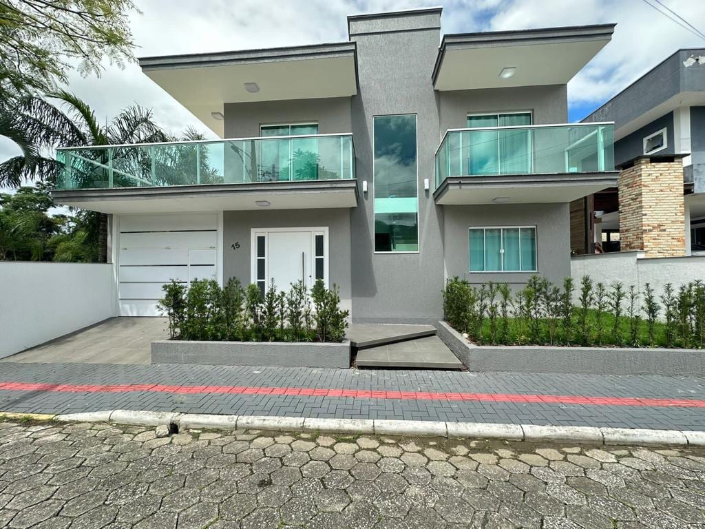 Casa 4 dormitórios na Rua 700, Casa Branca, Itapema