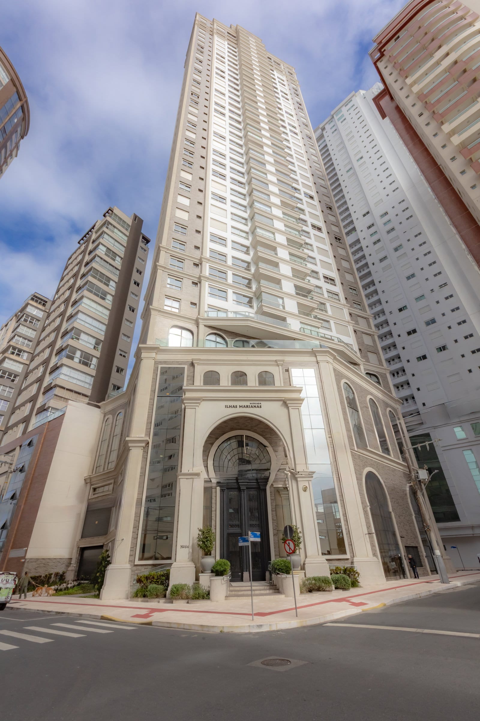 Apartamento 4 suítes mobiliado no Ed. Ilhas Marianas, Centro, Balneário Camboriú
