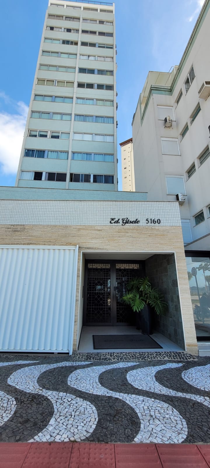Apartamento 3 dormitórios no Ed. Gisele, Barra Sul, Balneário Camboriú