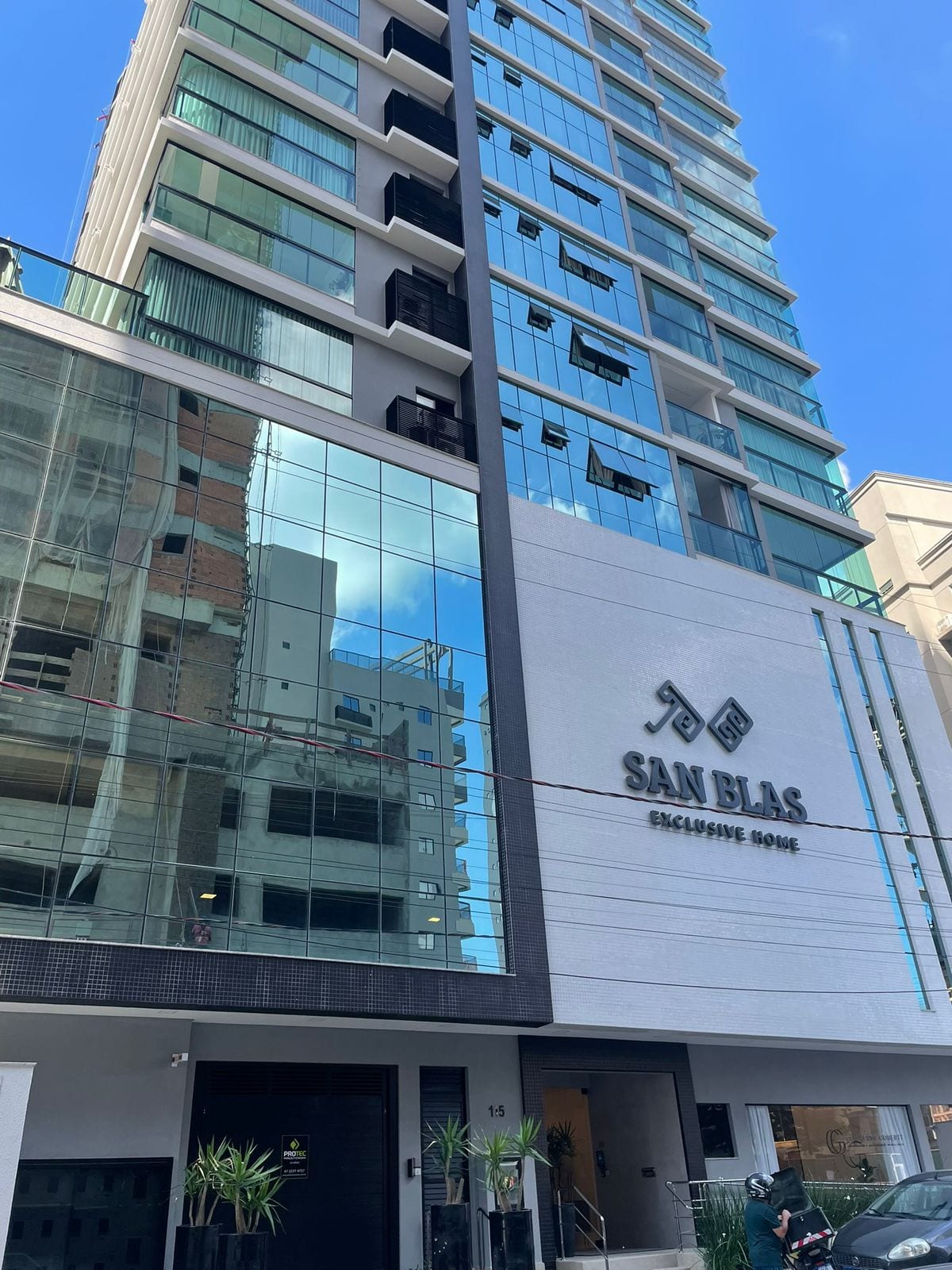 Apartamento 3 suítes mobiliado no Ed. San Blass, Perequê, Porto Belo