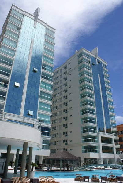 Apartamento 4 suítes mobiliado frente mar no Ed. Atlantic Paradise, Meia Praia, Itapema
