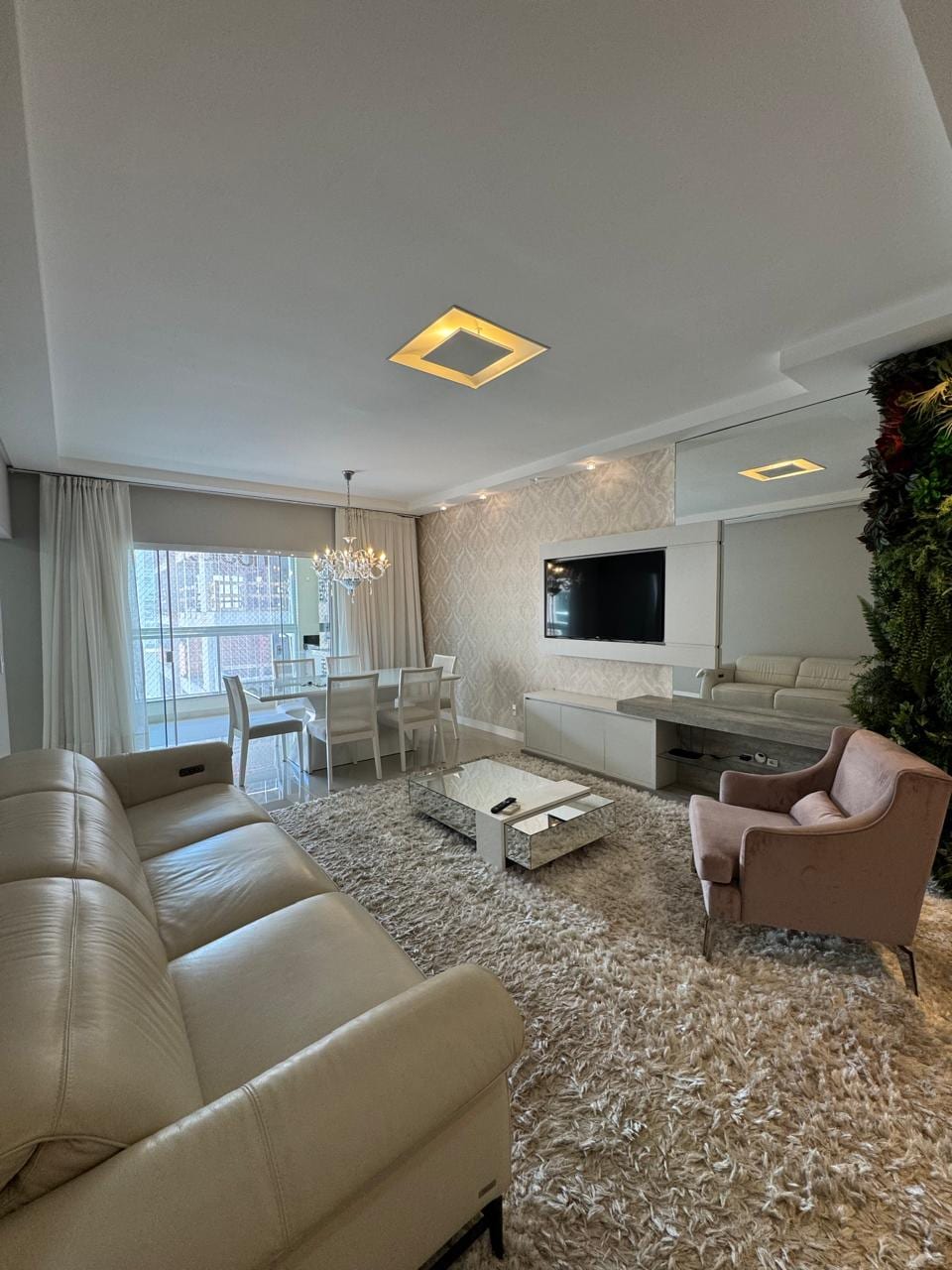 Apartamento 3 suítes mobiliado na Rua 248, Meia Praia, Itapema