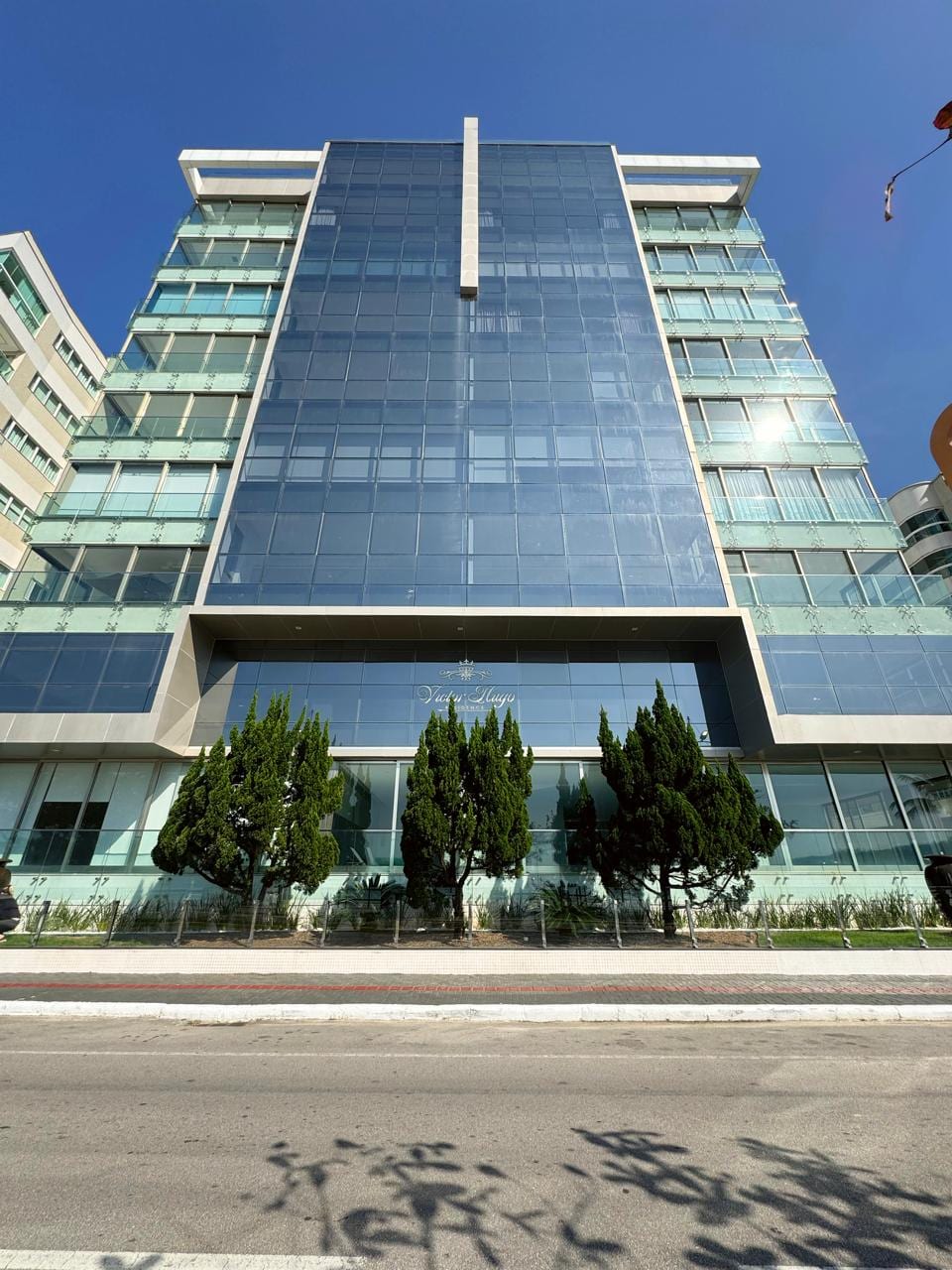 Apartamento 5 suítes mobiliado no Ed. Victor Hugo, Centro, Itapema